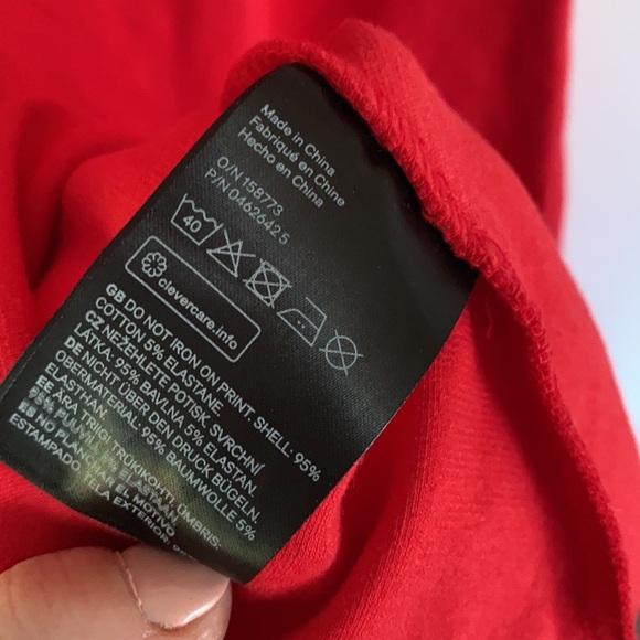 🌷. NWT H&M divided red tee dress red lips eye lashes - Picture 5 of 5